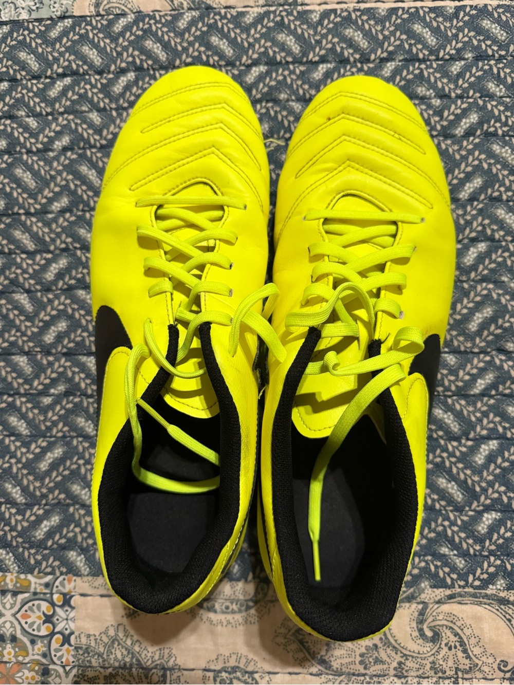 Nike Neon Yellow and Black Men's Athletic Soccer Cleats